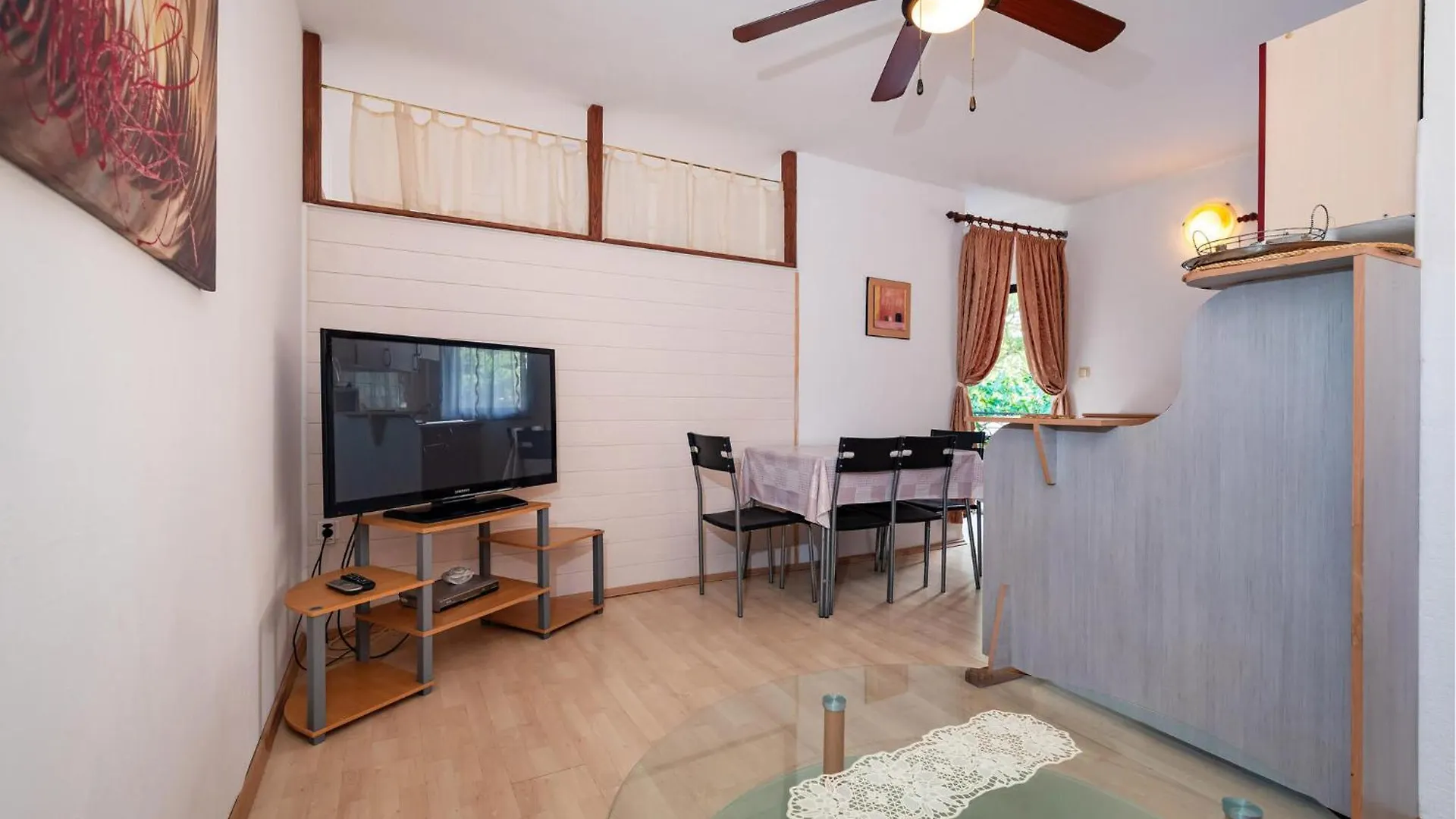 Beach Front Apartment In Rovanjska