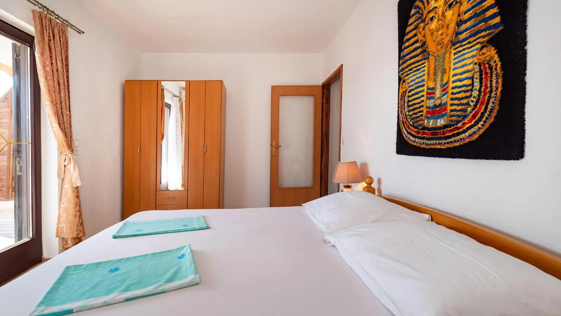 Beach Front Apartment In Rovanjska