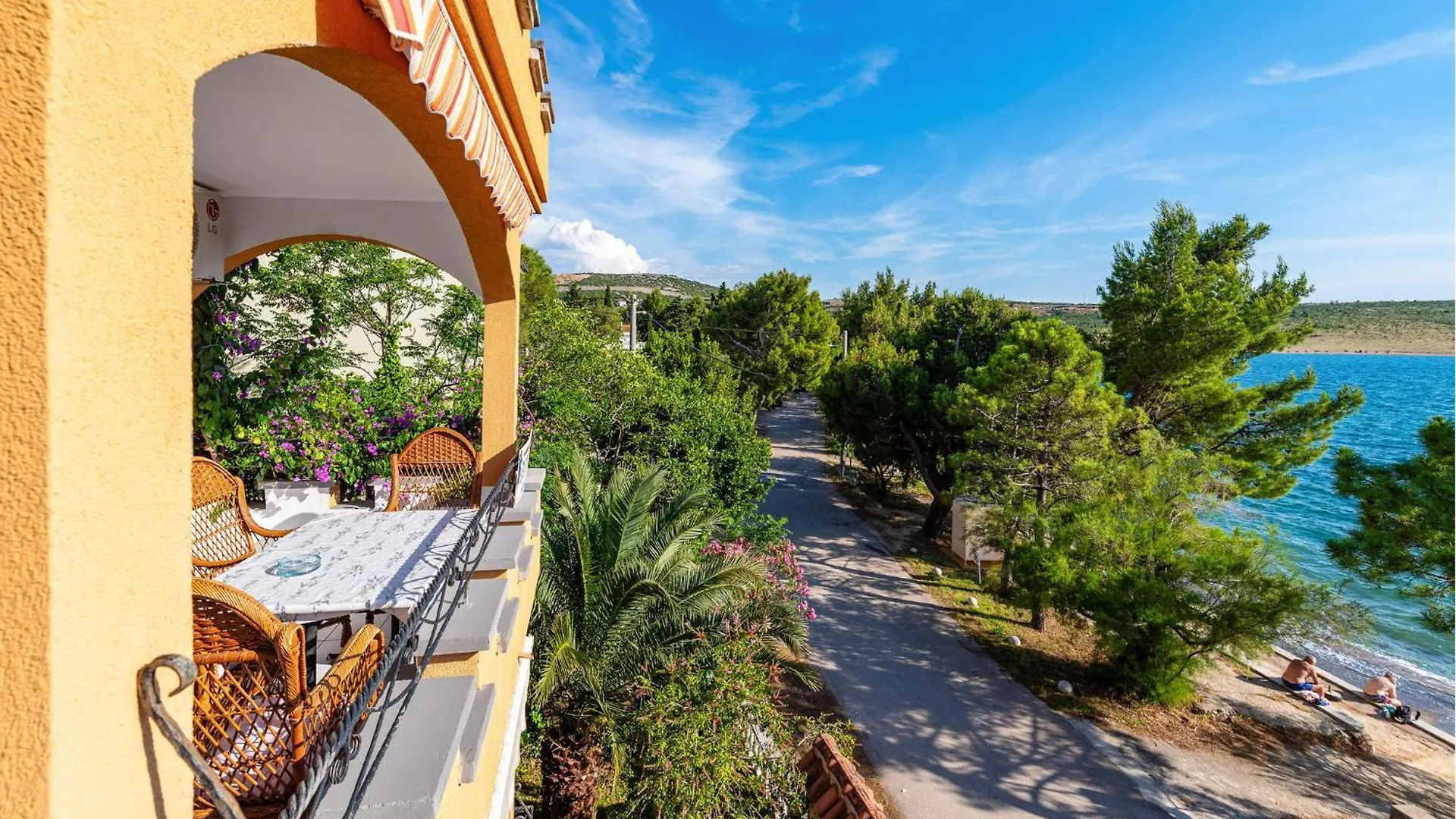 Beach Front Apartment In Rovanjska