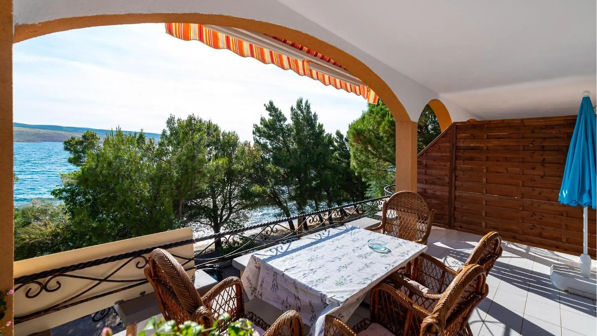 Beach Front Apartment In Rovanjska