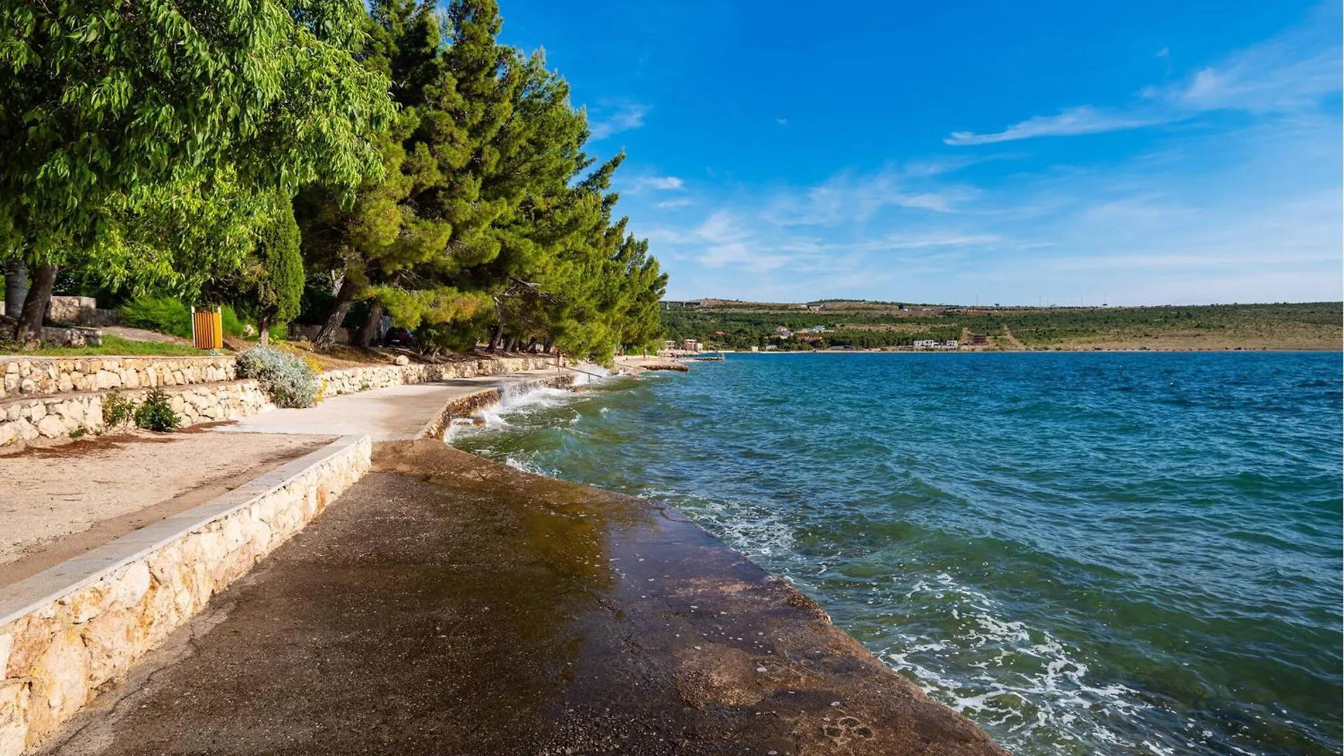 Beach Front Apartment In Rovanjska